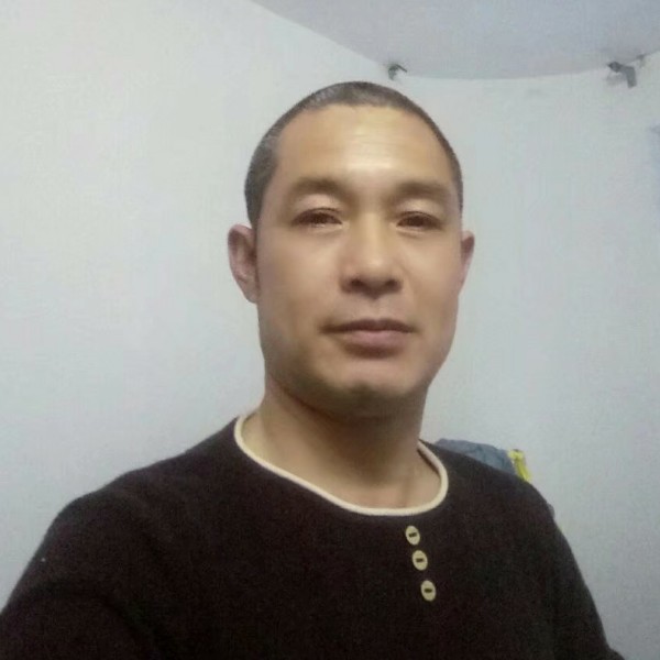 小路行人的照片