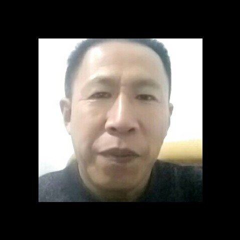 含蓄打路人的照片