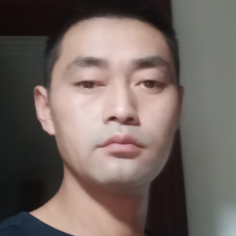长得丑活得久whl的照片