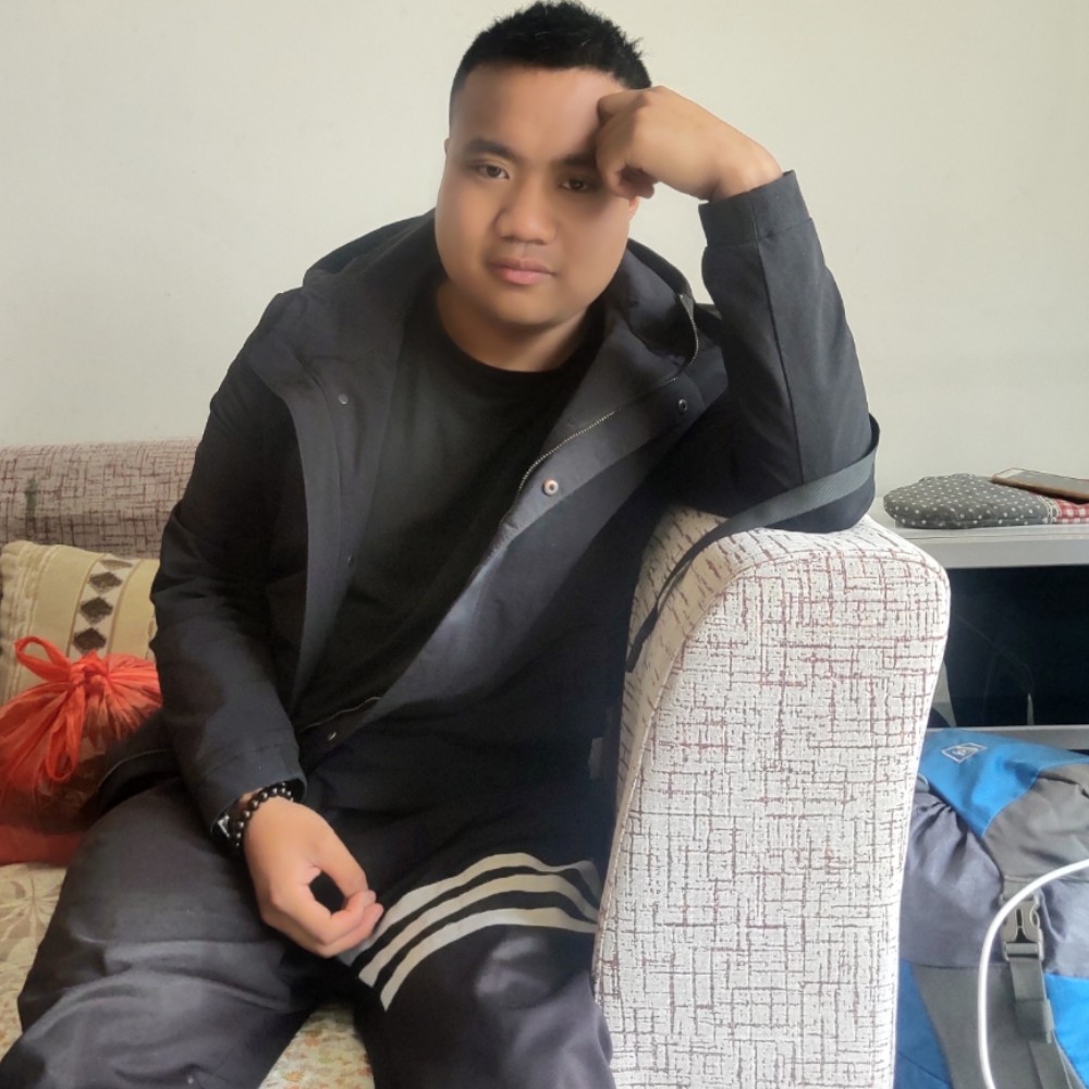 相许沉默的照片