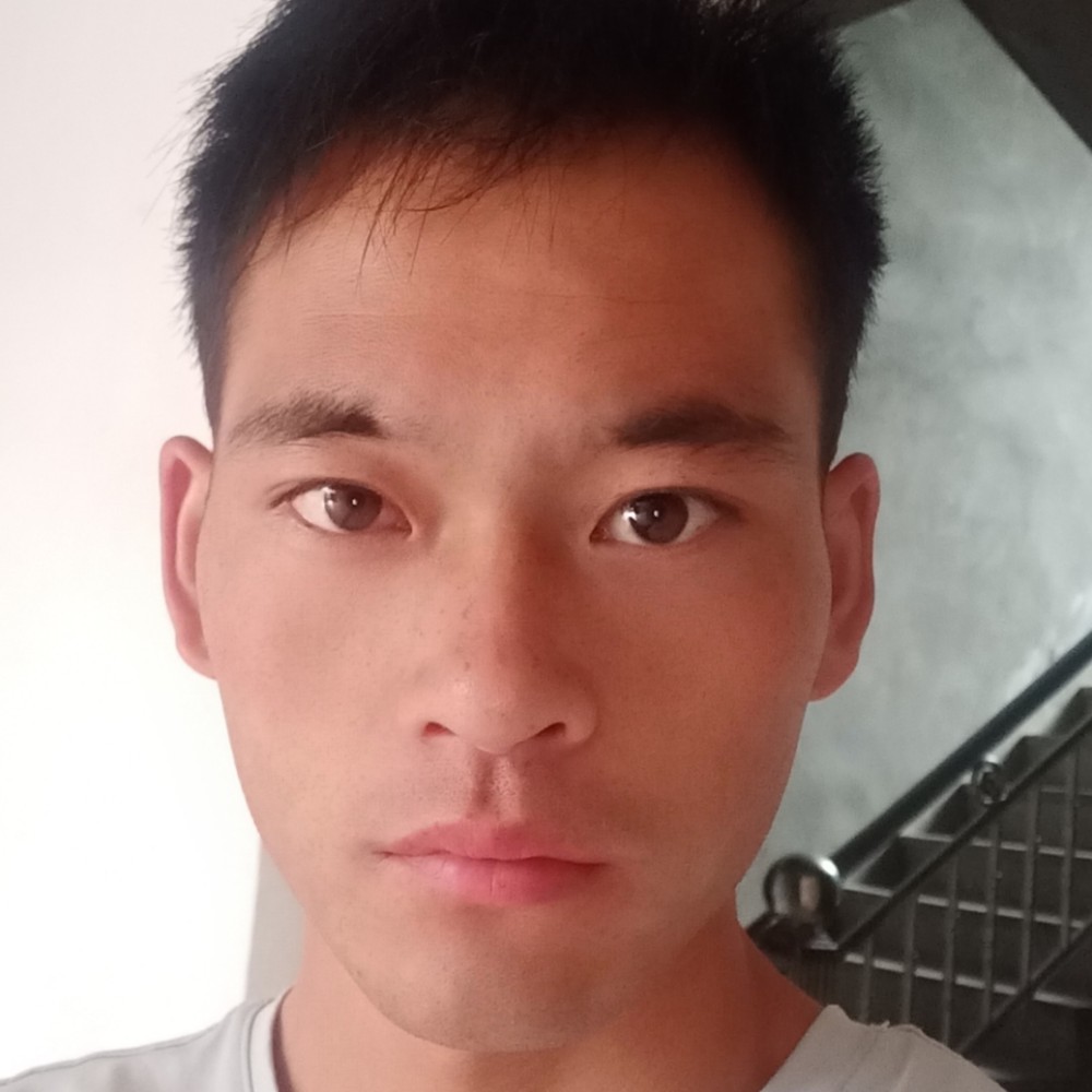 默默請书本的照片