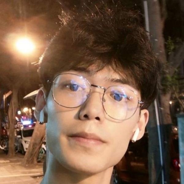 红玫瑰还冷酷的照片