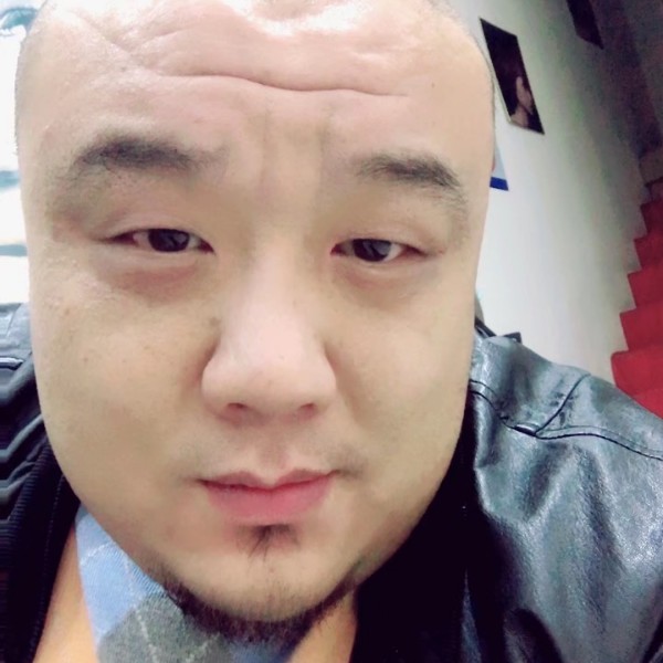 世间男人的照片