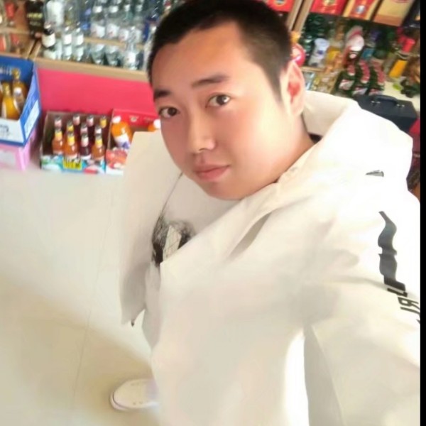 钢笔深拥魁梧的照片