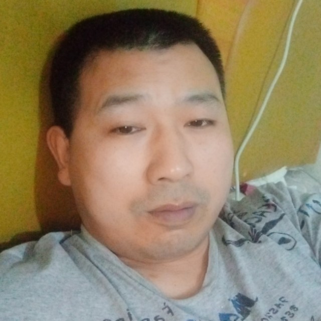 哥低调的照片