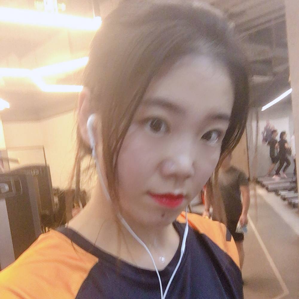 害羞的小刘妮的照片
