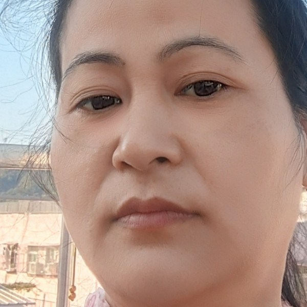 小小美女完美裙子的照片