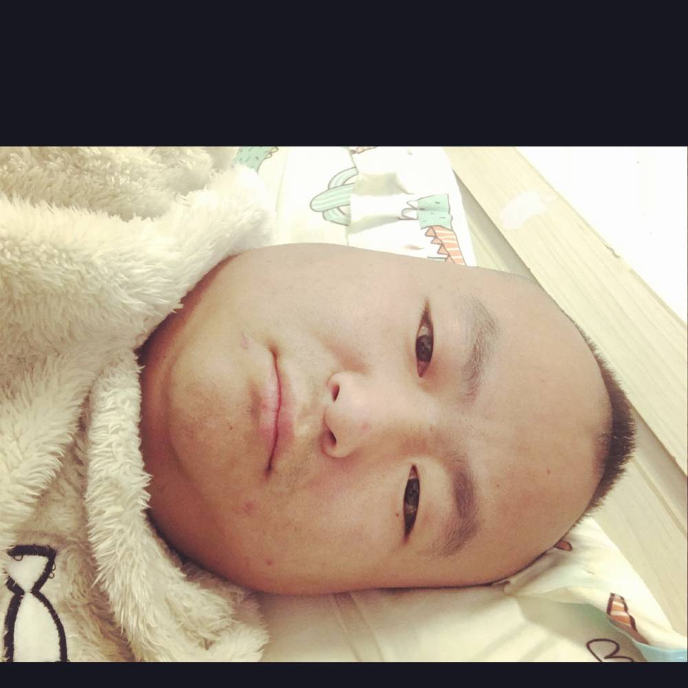 神勇等待少女的照片