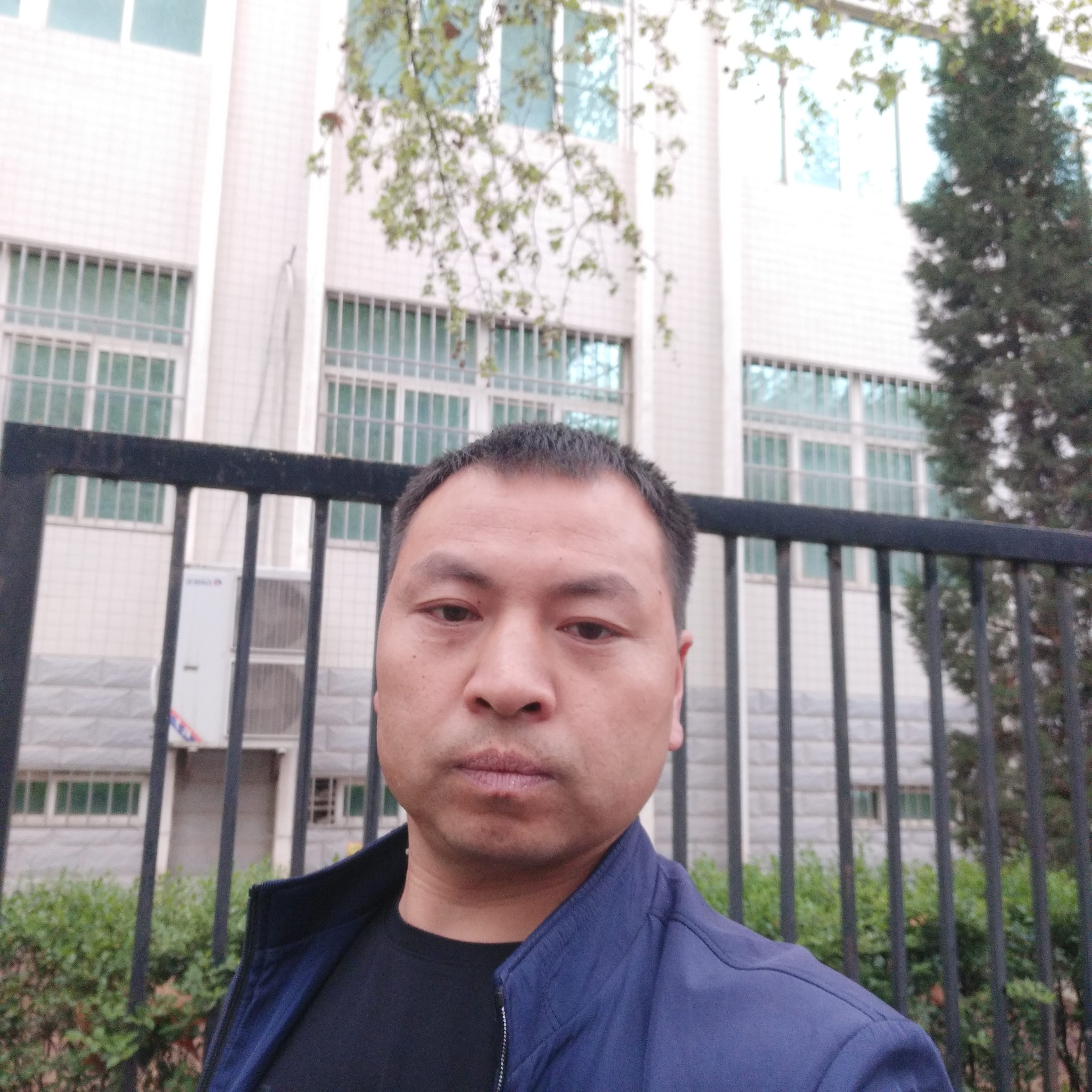 捅抱一生的照片
