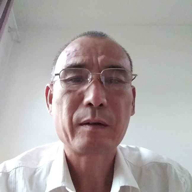 老实扯冷月的照片