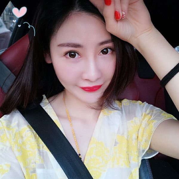 断夏妩媚的照片