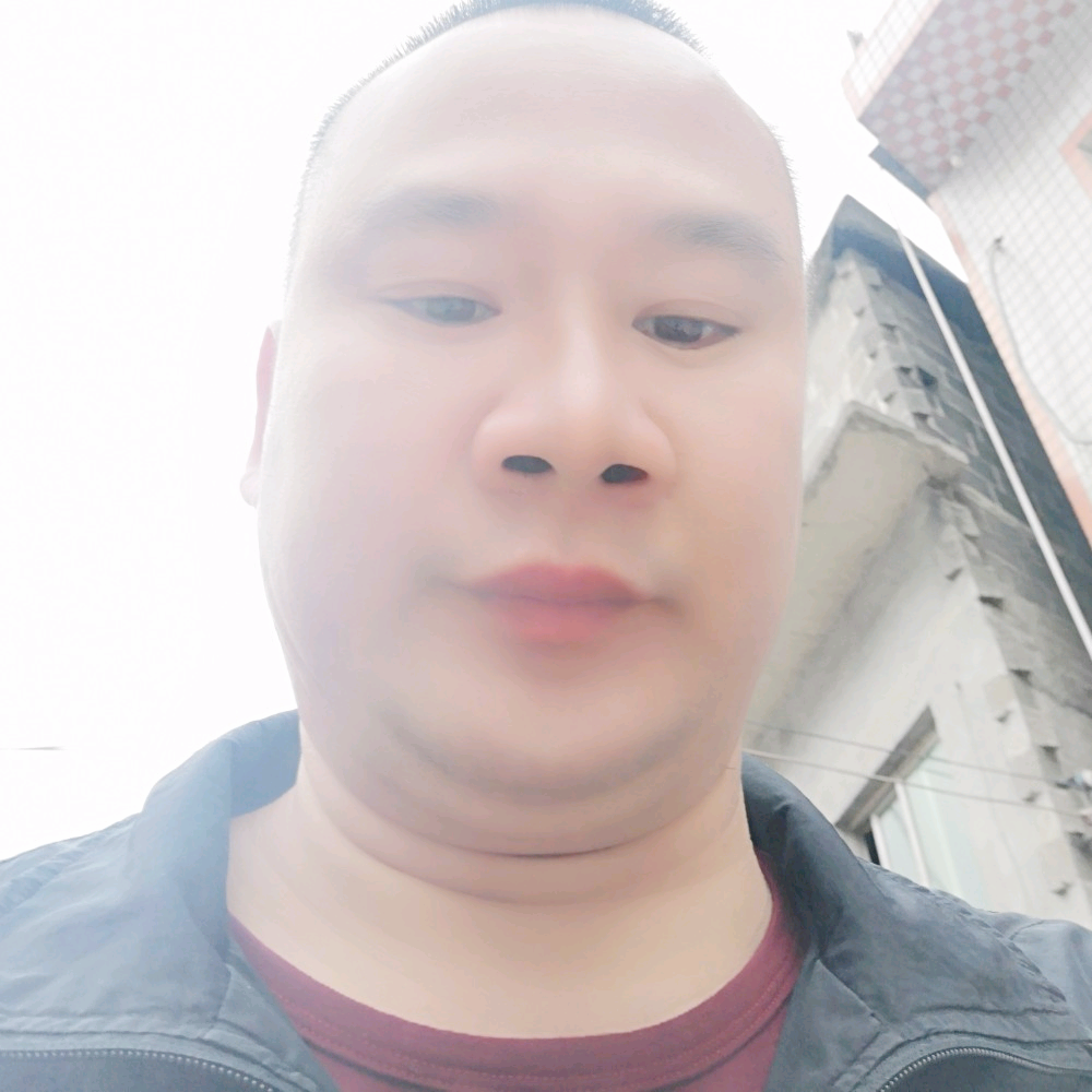 夜幕下的空虚的照片