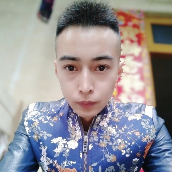 櫻花樹下的照片