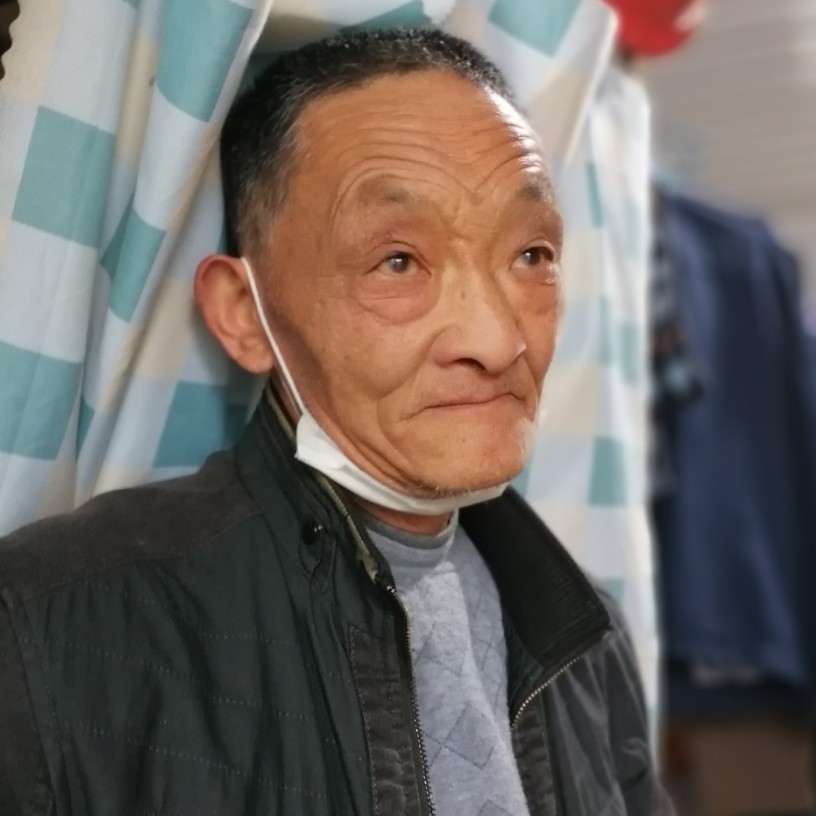 超短裙爱笑的照片