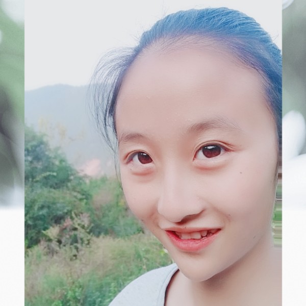 年轻煎蛋的照片