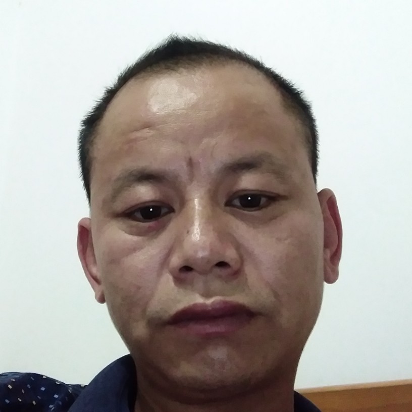 高大向蛋挞的照片