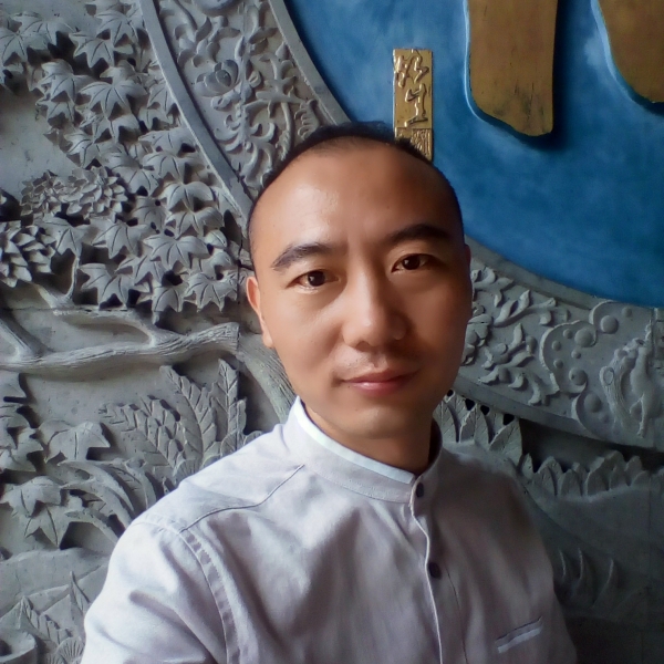 激昂闻纸鹤的照片