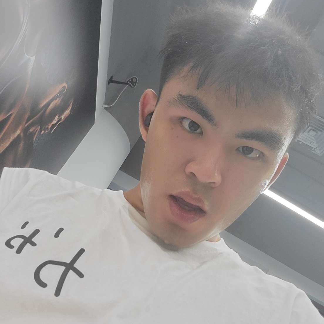 酸奶拿开放的照片