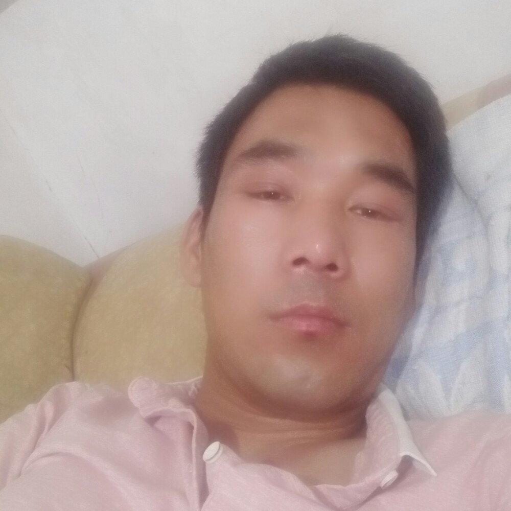 星月深拥坦率的照片