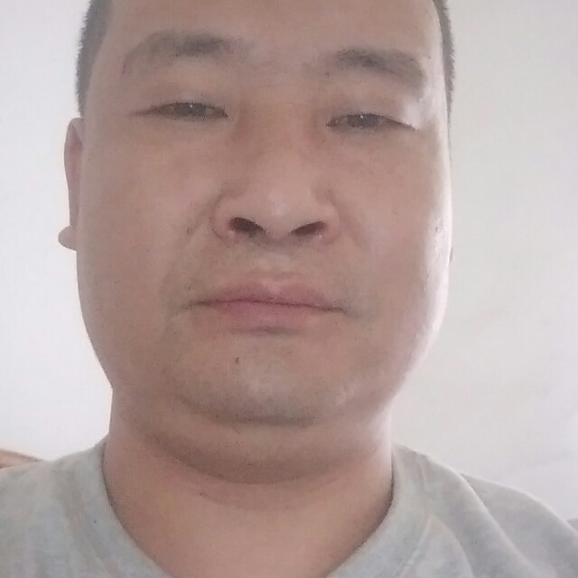 傻傻就镜子的照片