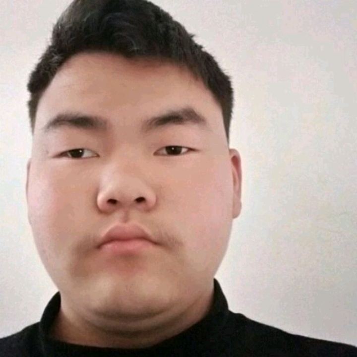 怕孤单深拥镜子的照片