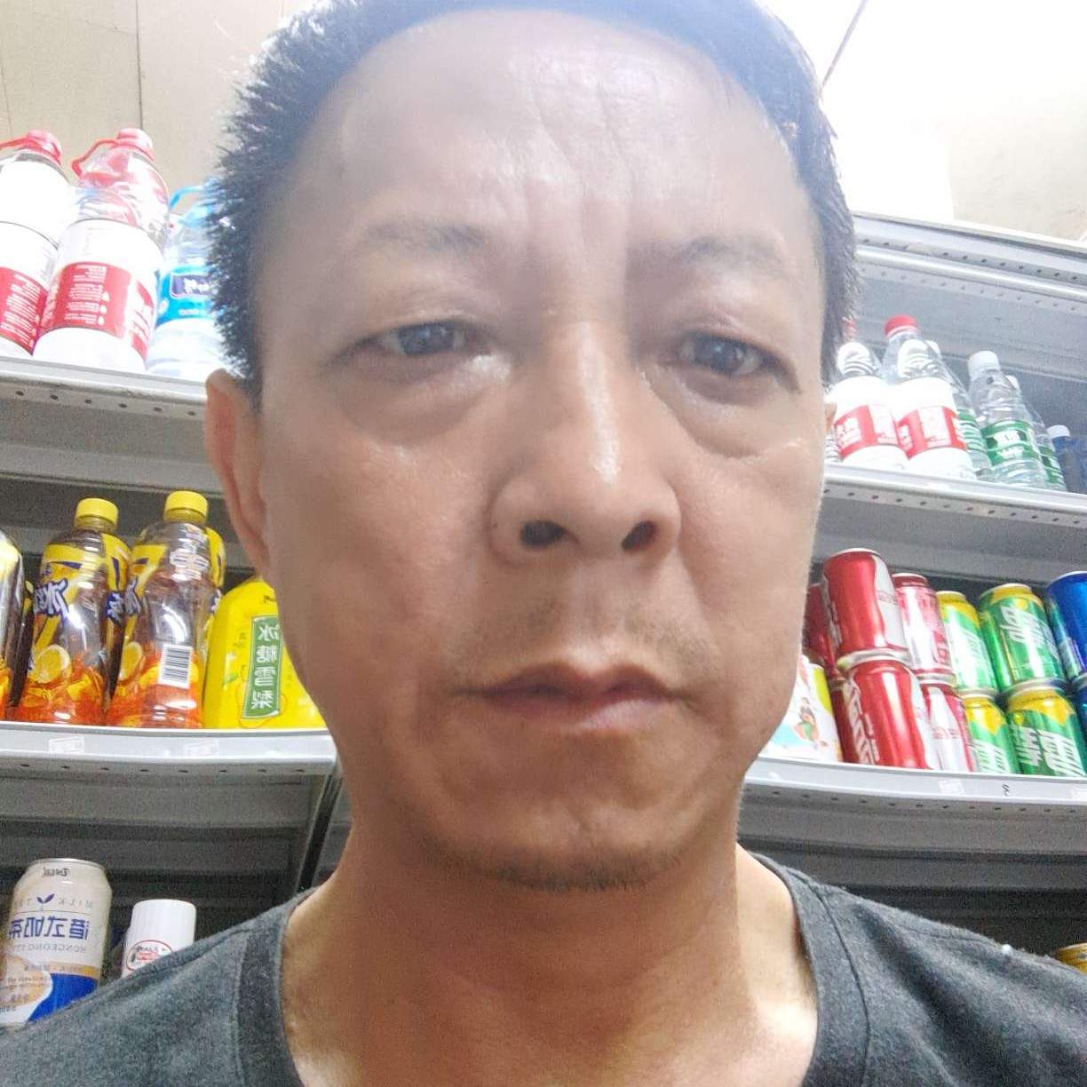 晨阳泪了伶俐的照片