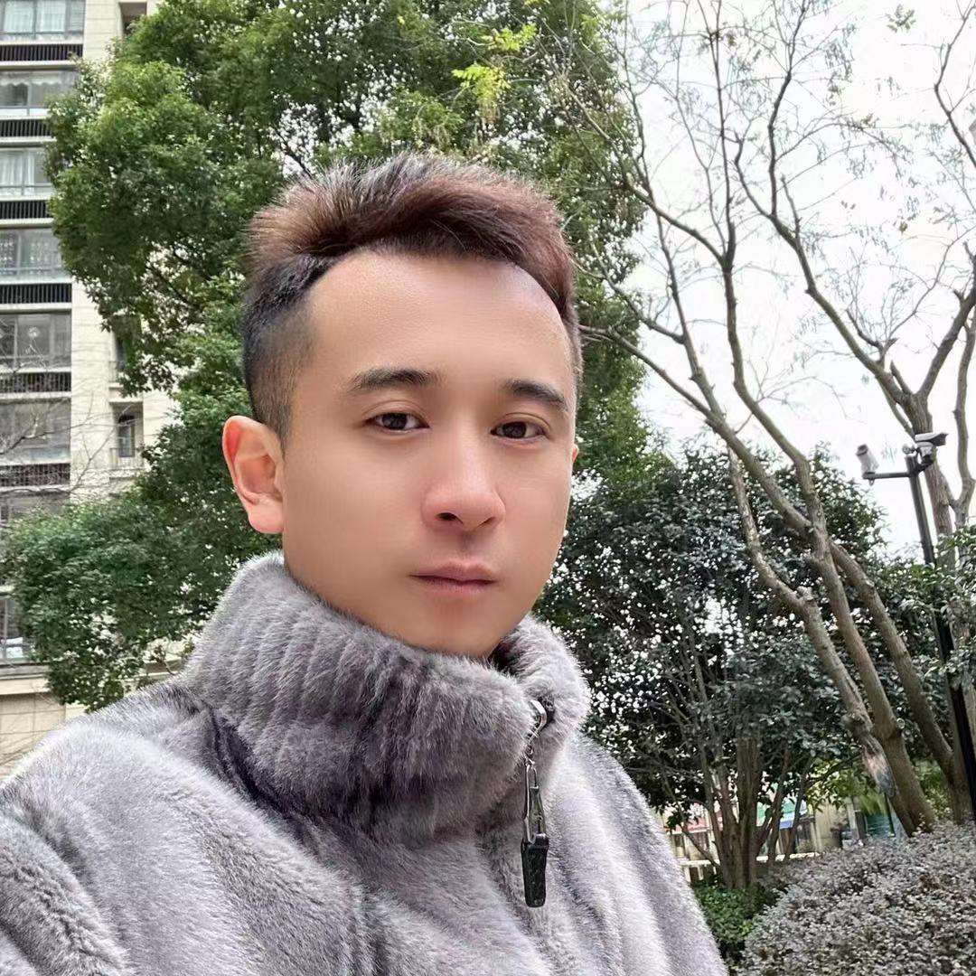 向云靠近的照片