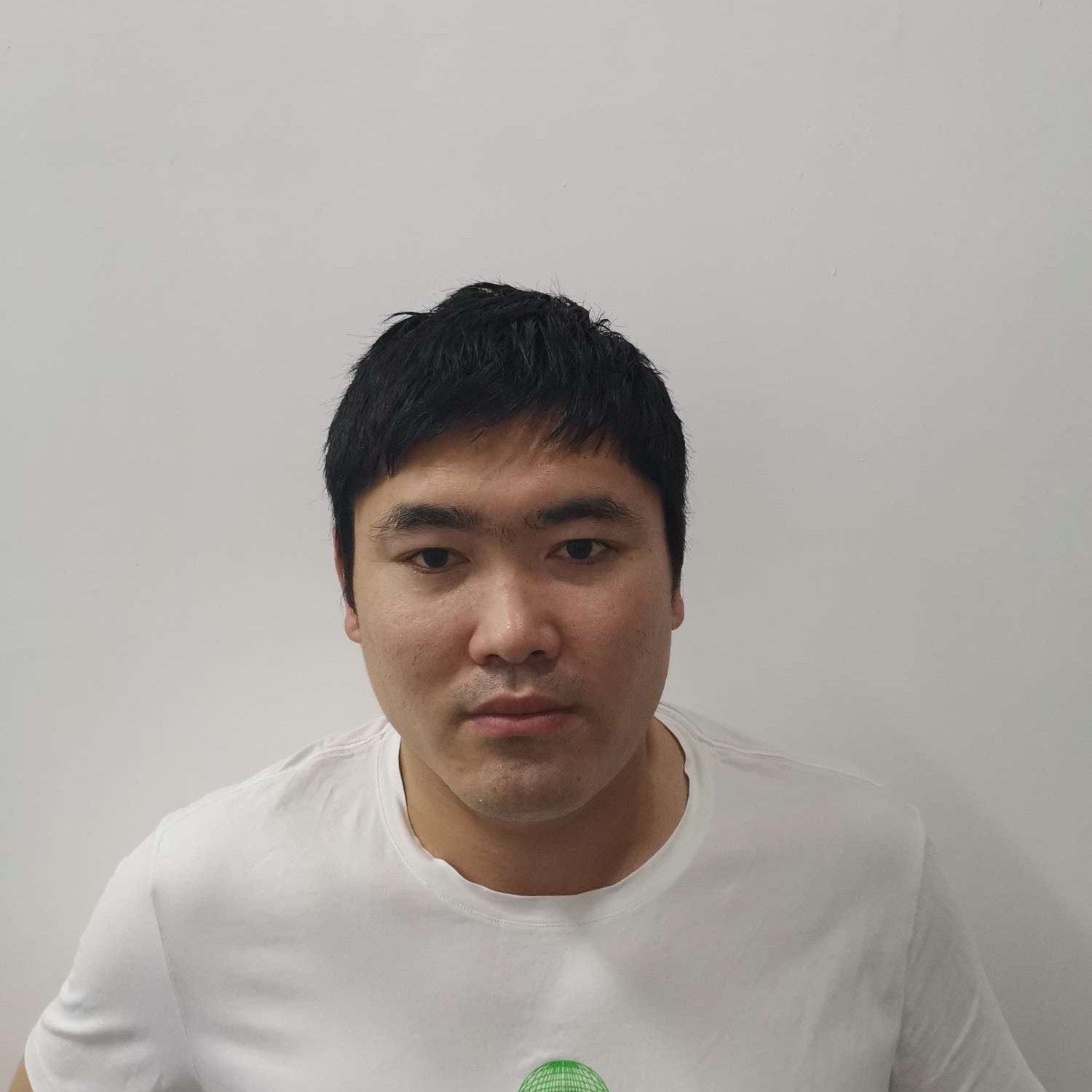 细心给菠萝的照片