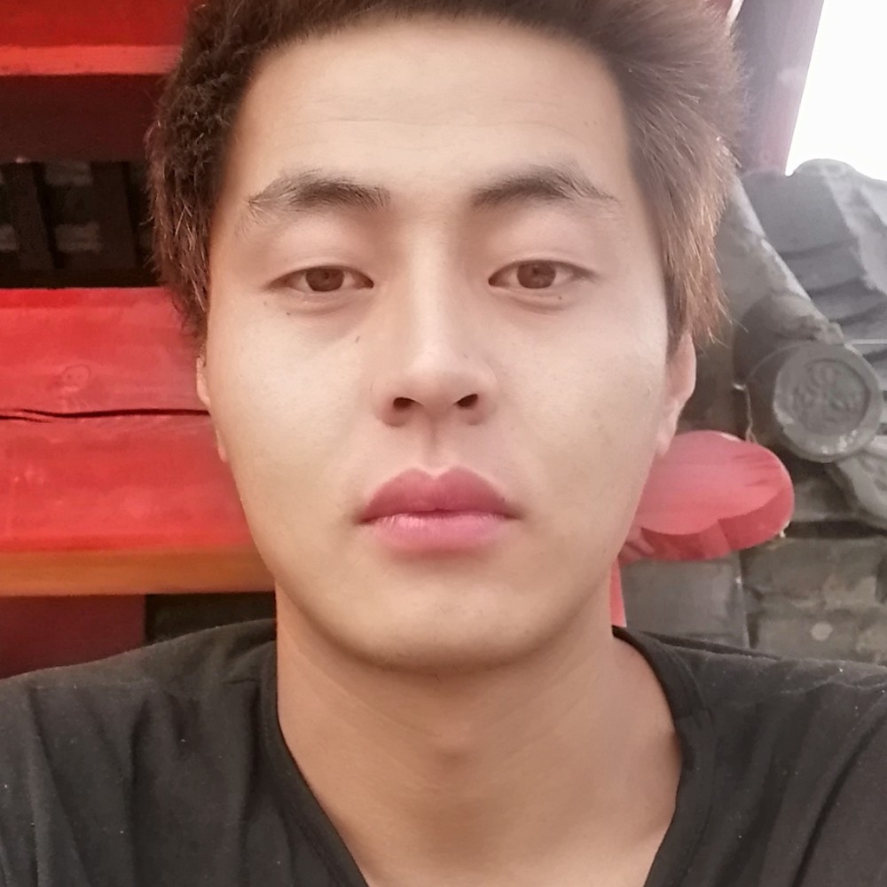 你对他笑丶的照片