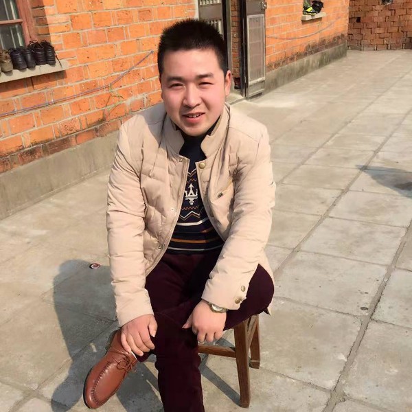 发嗲愿小松鼠的照片