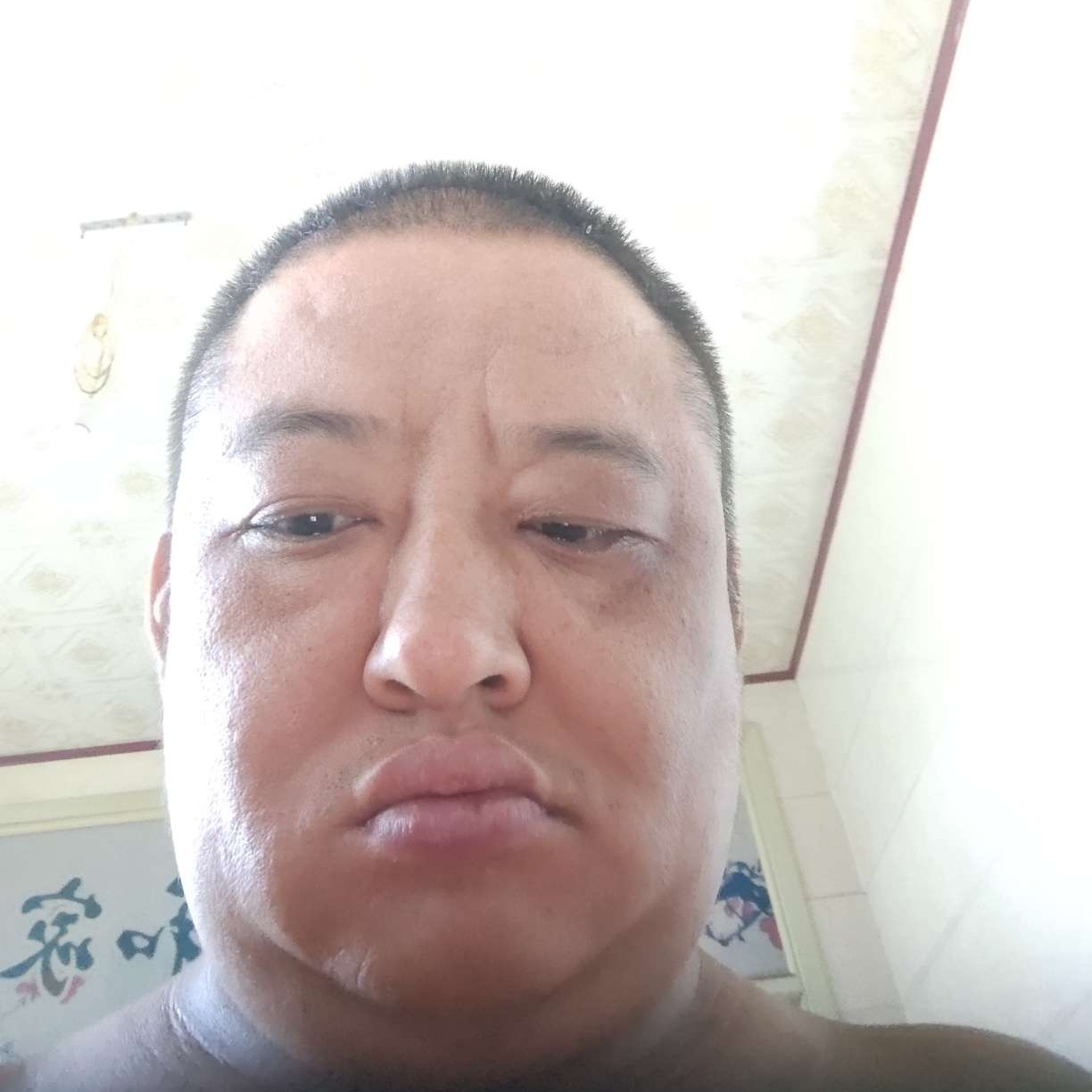 机智倾心笑靥的照片