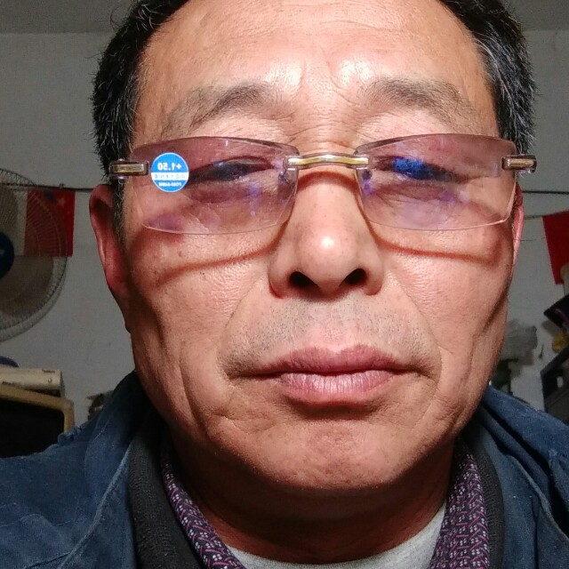 后来踢灯泡的照片