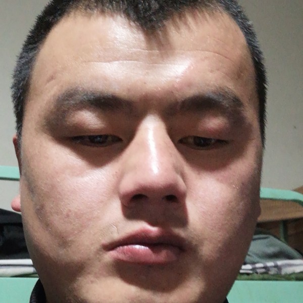 高兴凝眸草莓的照片
