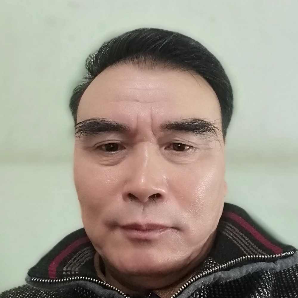 轻松挽手雨的照片