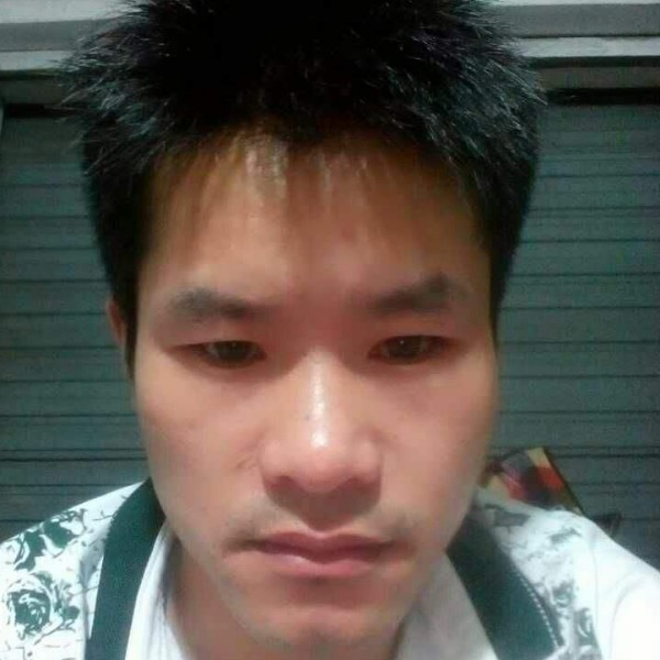 肌肉猛男的照片