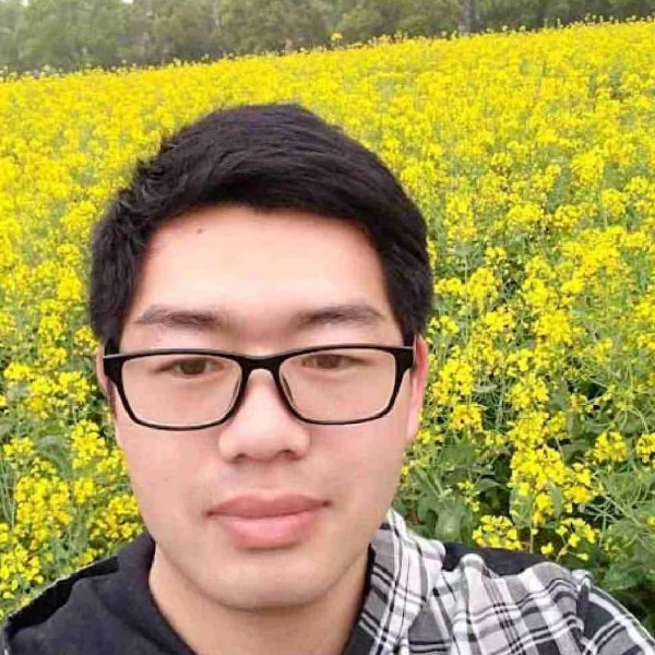 微笑笑书本的照片