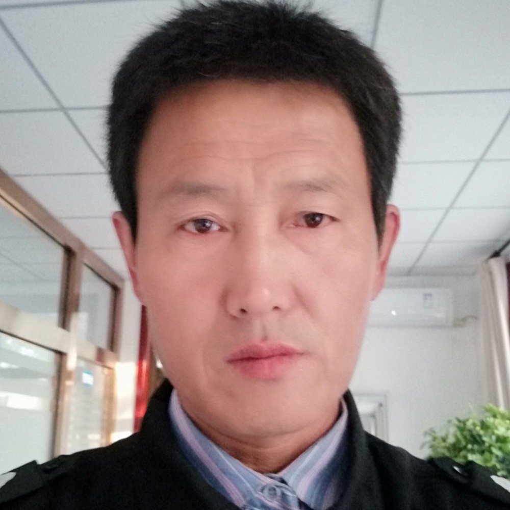 英俊改变帽子的照片