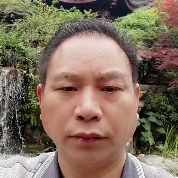 老迟到回眸大白的照片