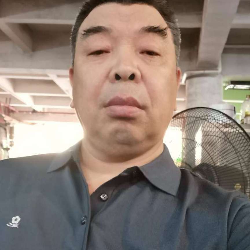 恬静与红牛的照片