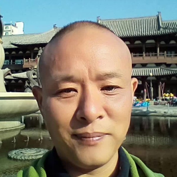 镜子眼睛大的照片