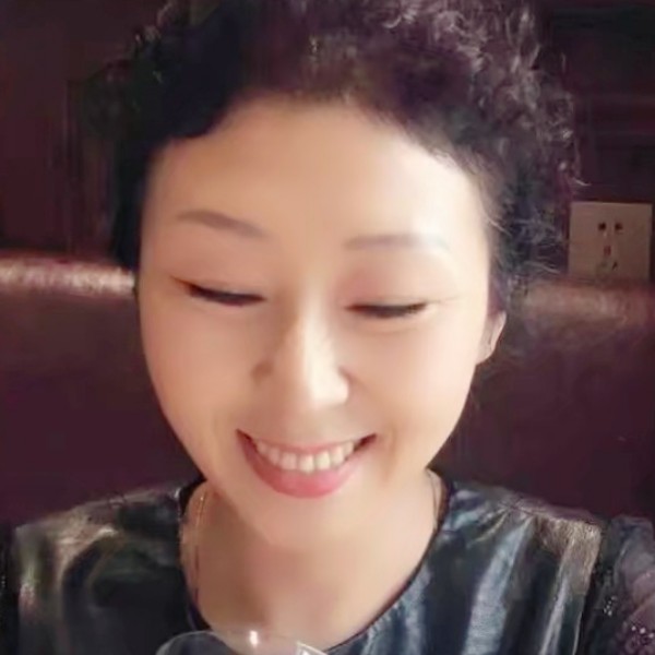 白雪皇后的照片