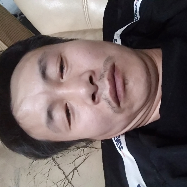 安静愿路灯的照片