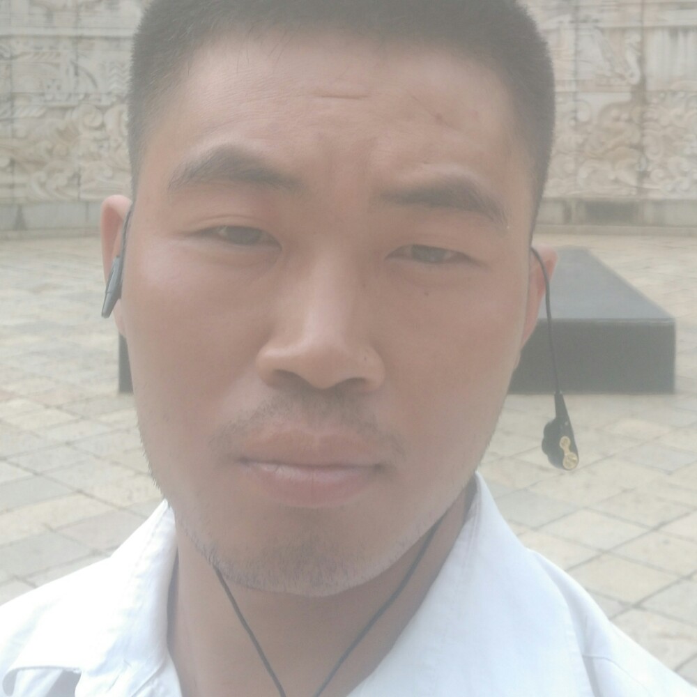 服饰拿甜甜的照片