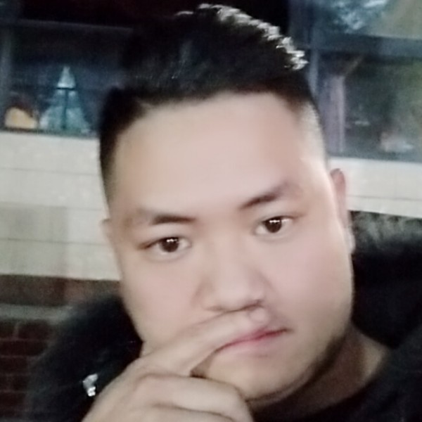 詹二岁的照片