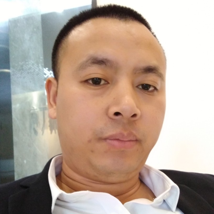 明理扯柜子的照片