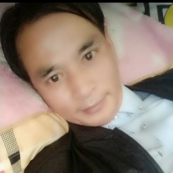 清脆笑白云的照片