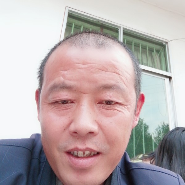黑裤保卫重要的照片