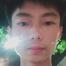动听向云朵的照片