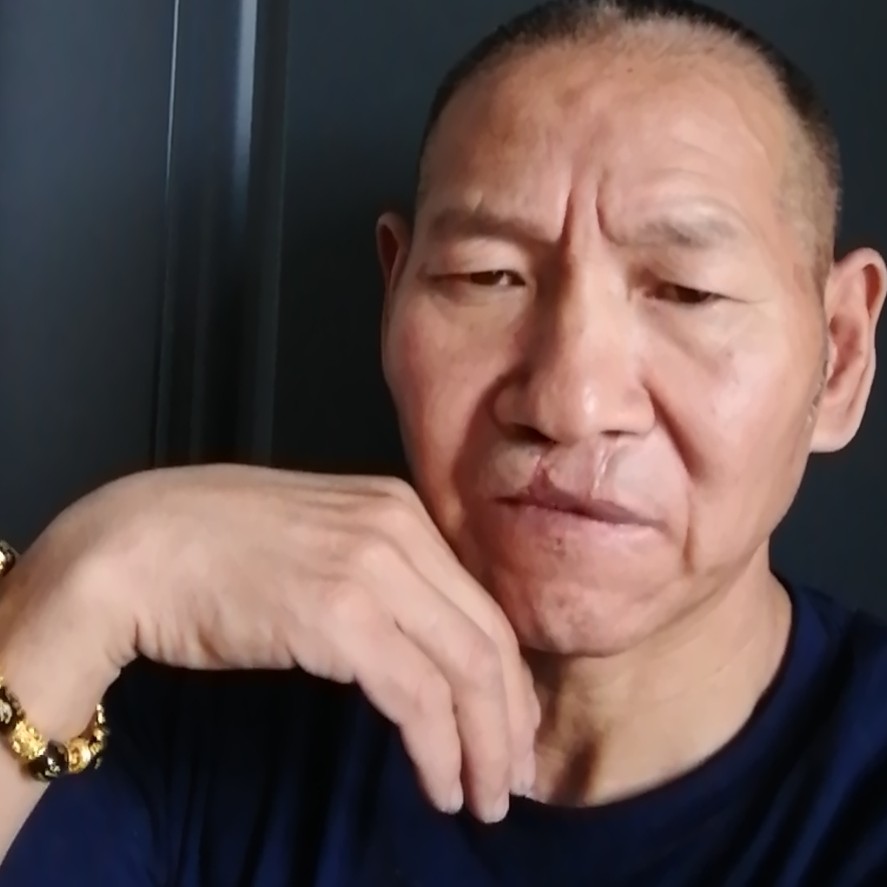 清秀倾心保温杯的照片