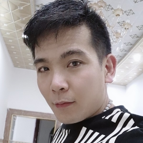 坚定的凉城的照片